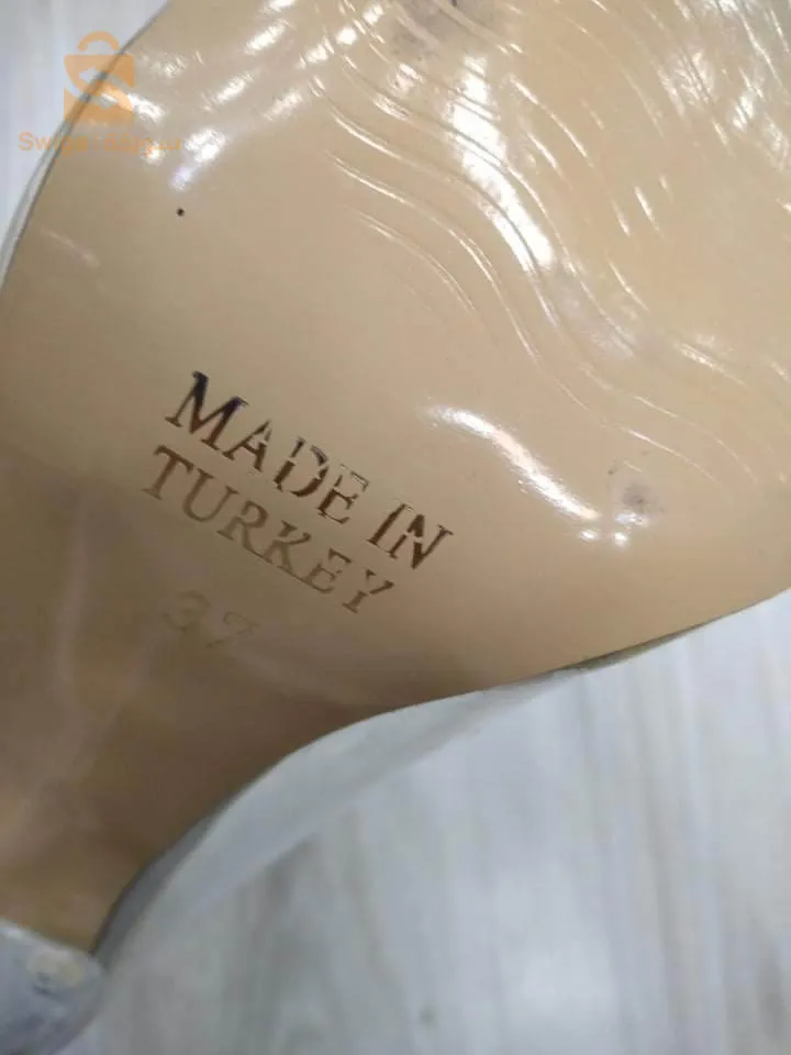 chaussures et escarpins et sandales