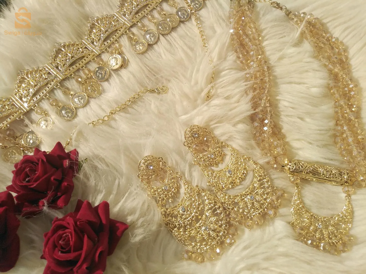 parure en cristal doré avec des pendentif xd