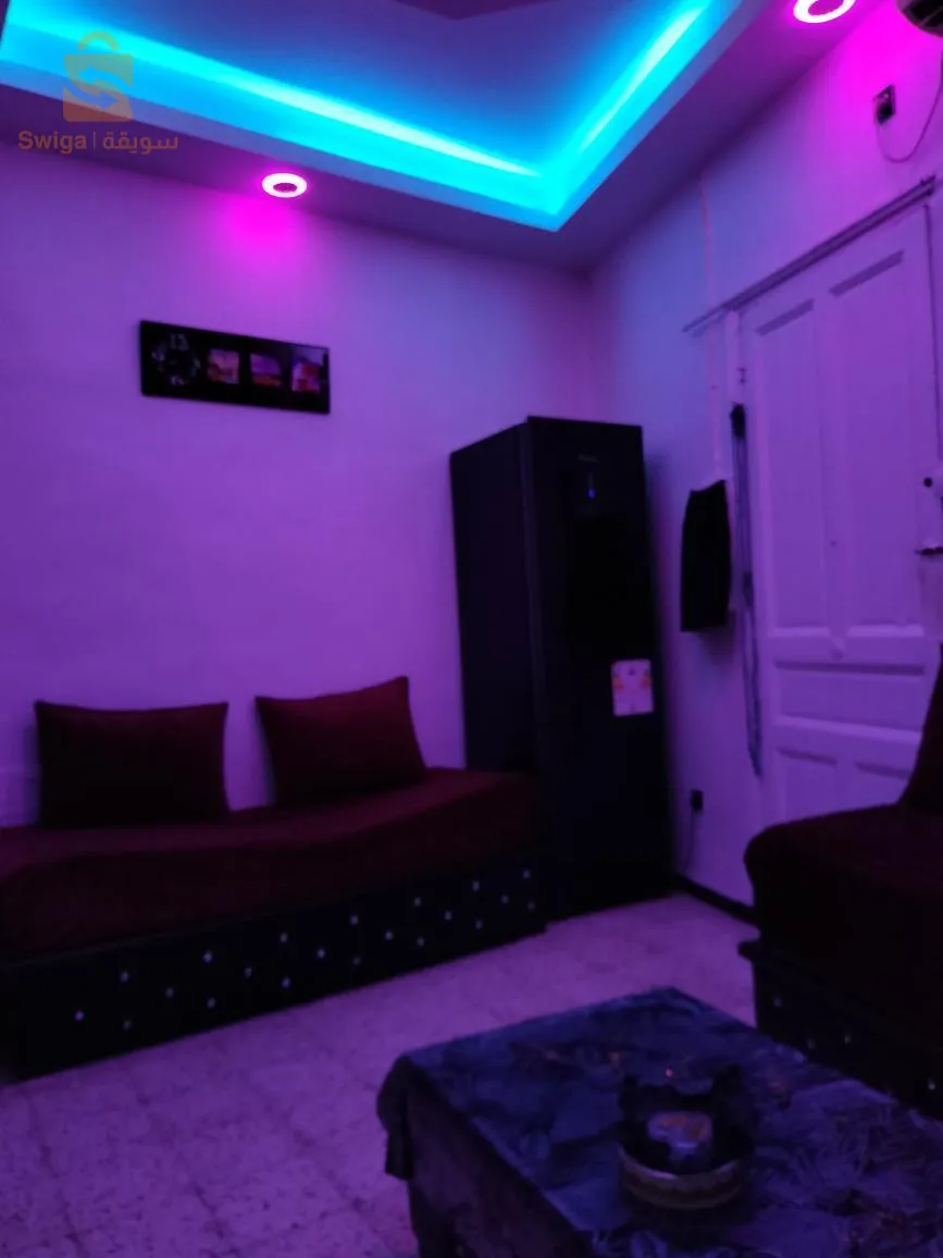 Paix soit sur vous
 Désormais, j'ai un appartement F2 d'une superficie de 45 mètres carrés au quartier Bazita Bab El Oued
 Beaux, bien servis, bons voisins, si Dieu le veut, ils sont bons
 Quant au quartier, il est connu : il possède un marché fermier, des commerces et tout ce dont on a besoin, à proximité de la mer.