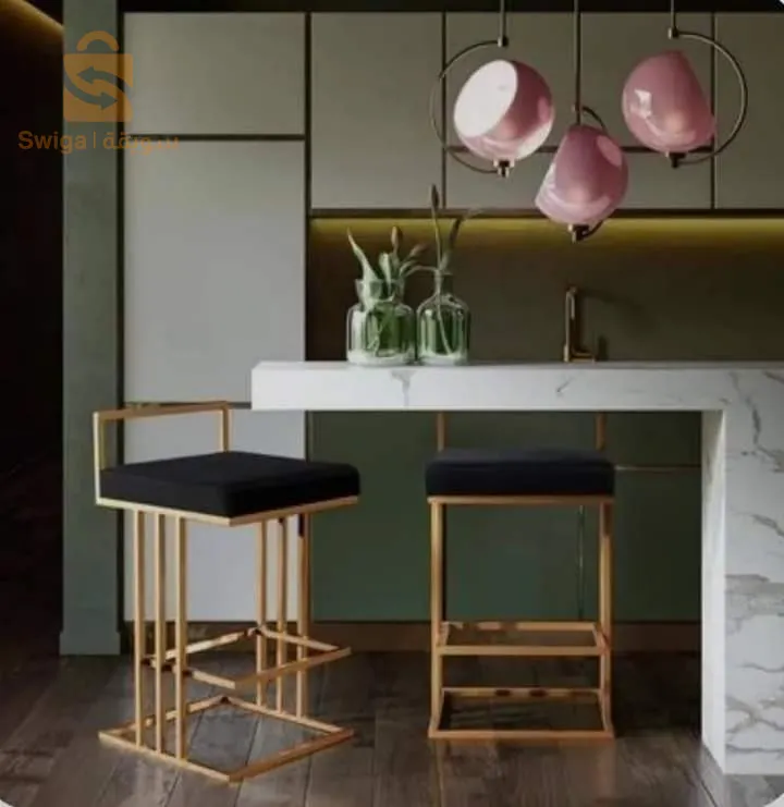 Différents modèles merveilleux de chaises et de décorations sont disponibles