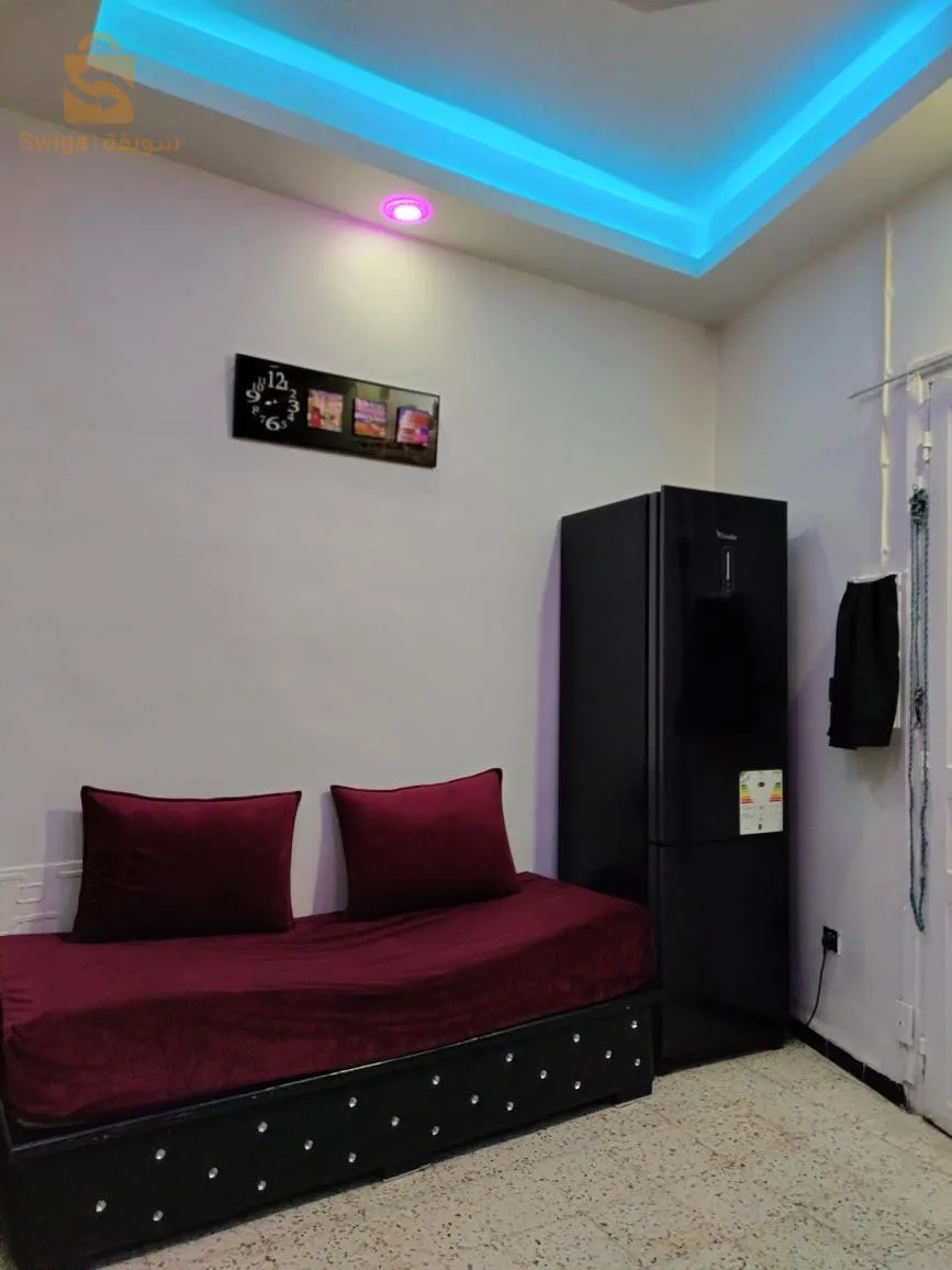 Hello
 Now, I have an F2 apartment with an area of ​​45 square meters in the Bazita Bab El Oued neighborhood
 Beautiful, well-served, good neighbors, God willing, they are good
 As for the neighborhood, it is well-known. It has a farmer’s market, shops, and everything a person needs, close to the sea