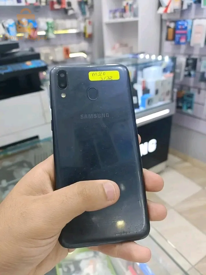 Samsung m20