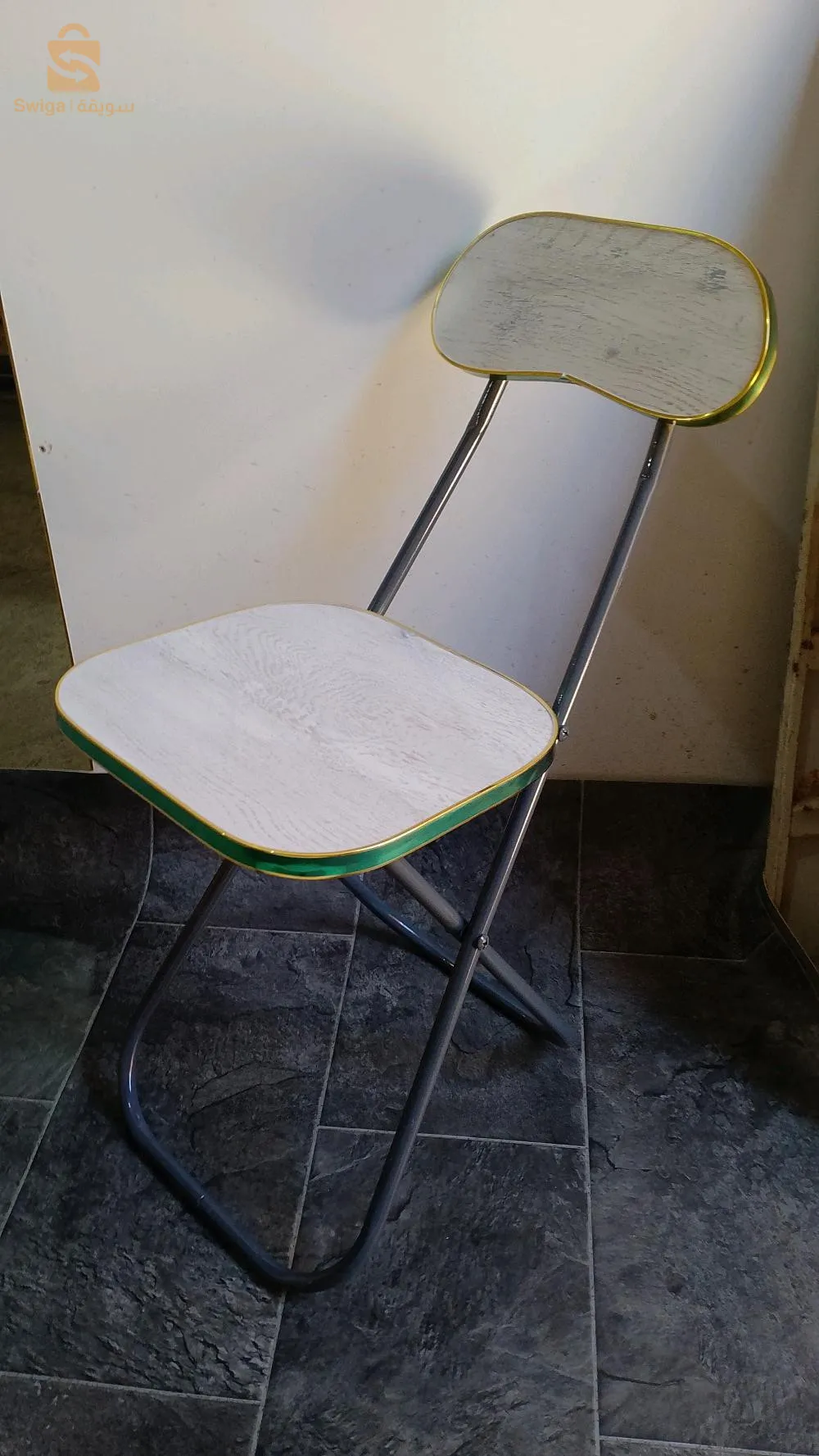 table pliante (multi-usages) et 4 chaise pliante