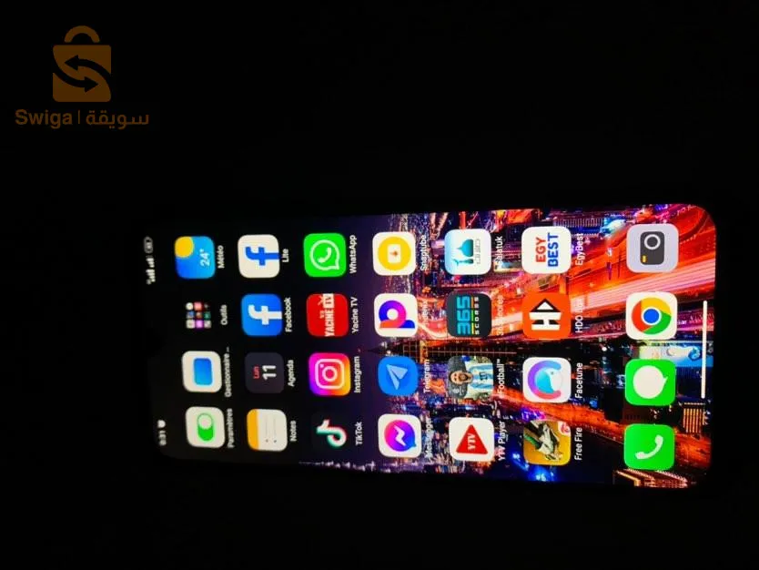 تلفون جديد فيه قاع دوزانو او كرطونة 
فيه كاميرا شابة بزاف 48 mgb
vidéo 4k 30 fps 
processeur Snap dragon 675