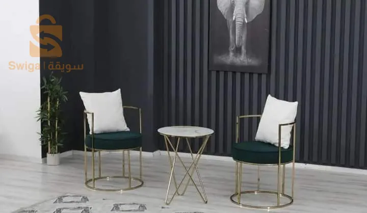 Différents modèles merveilleux de chaises et de décorations sont disponibles