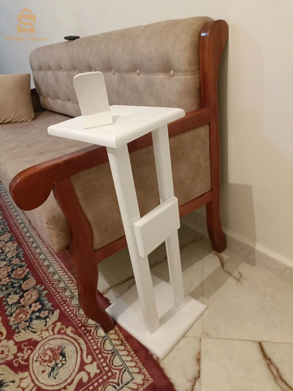 طاولات جانبية يستعمل في السرير و حتا في الصلون بكل اشكالها و الالوان حسب الطلب و نوع الخشب حد ممتازة 0791198443