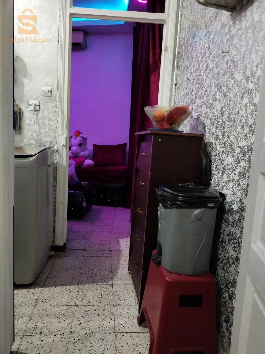 Hello
 Now, I have an F2 apartment with an area of ​​45 square meters in the Bazita Bab El Oued neighborhood
 Beautiful, well-served, good neighbors, God willing, they are good
 As for the neighborhood, it is well-known. It has a farmer’s market, shops, and everything a person needs, close to the sea