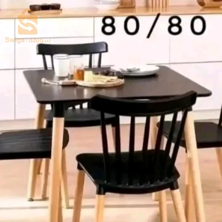 طاولة وكراسي