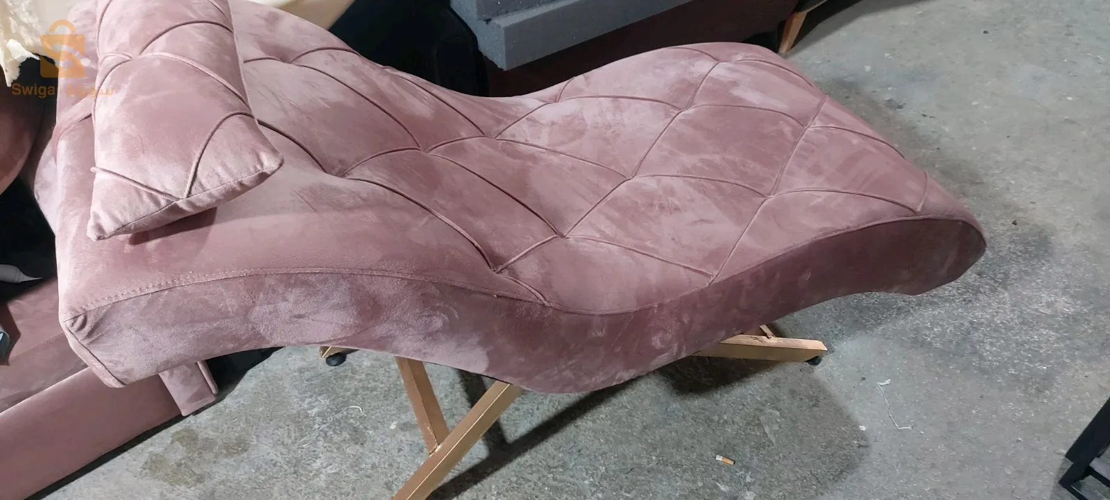 اريكة صالون الحلاقة مصنوعة من خشب رفيع اللون حسب طلب مرحبا بيكم