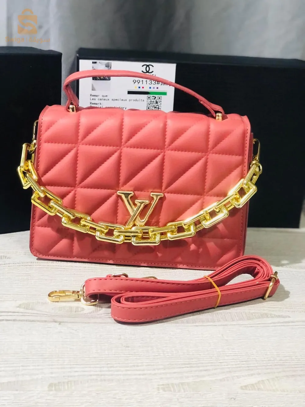 حقائب يد ذات جودة عالية من مختلف الماركات