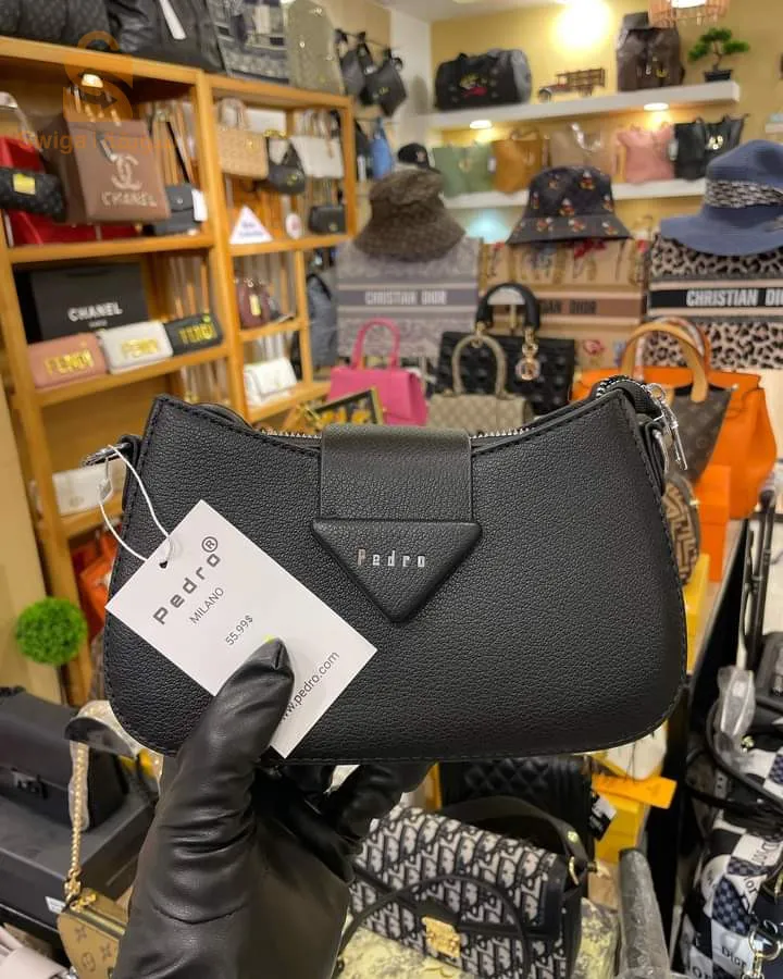 سيدتي الأنيقة❤️🥀 منيش ناسيك🙈  جبنالك صاك👜👜 فخامة👌🦩 لتلبسيها يجي معاه متوفر بعدة ألوان 🎀😍

توصيل متوفر🚖 جميع الولايات 
الدفع عند الإستلام 🤝🤝