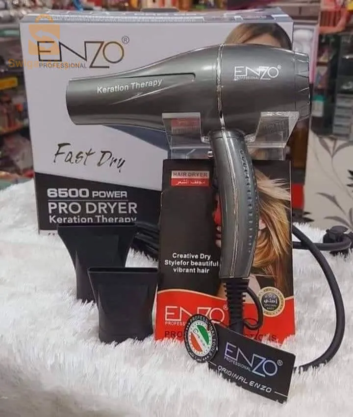 Séchoir Enzo  
 #_مرحبا بكم عند _rahim shop
model EN-111
6500w
ENZO PRO HAIR DRYER 
سشوار مجفف شعر حجم متوسط ، عملي جداً  ،
✅ الأصلي من ماركة إنزو 
✅يمتاز سشوار إنزو بالقوة و المتانة 
 ✅ يتمتع بجودة ممتازة و قوة ضغط حقيقية  
✅ يمنحك الهواء البارد والحار بحسب الرغبة 
✅ مرحبا بكم السعر 4200
✅ التوصيل متوفر 58 ولاية والدفع عند الاستلام