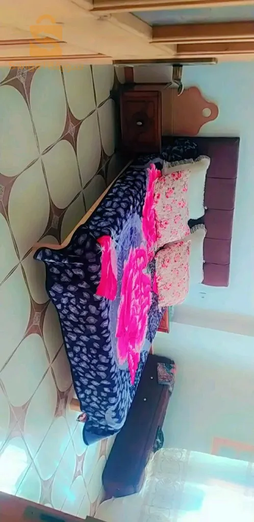 سكن للبيع حي الوئام قبل ثانوية ابن خلدون 150متر دفتر عقاري جميع المرافق متوفرة سكن مقيوم كامل متكون من 3قرجات وصالة مرحاض ودوش لتحت والشوق 5غرف ومطبخ ومرحاض ودوش ولاتيراس محوطة كاملة 0660333852