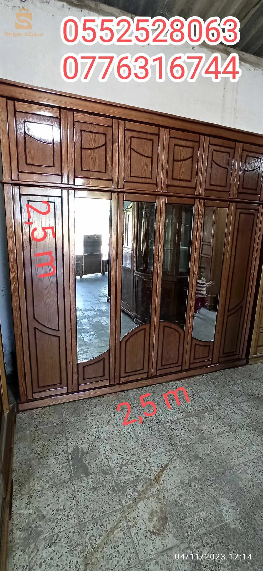 Armoire 12 portes
fabrication en bois rouge premier choix