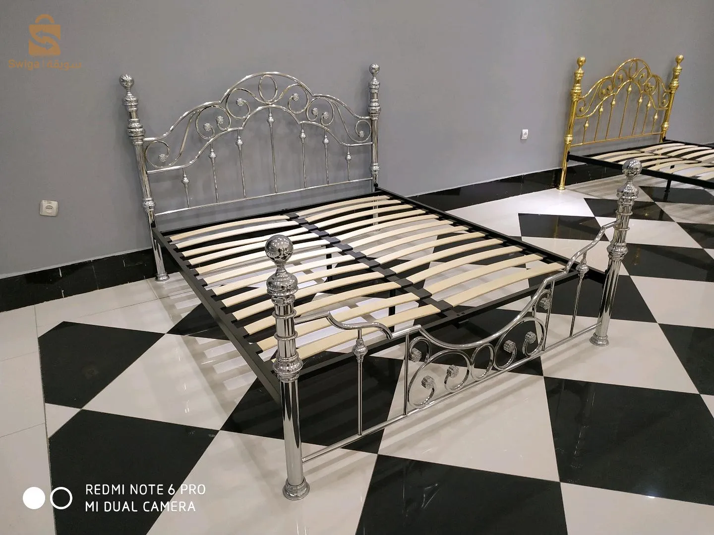 lit doré et chromé
