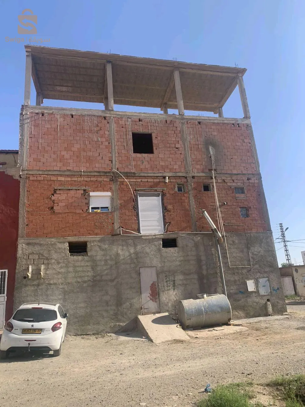 فيلا للبيع فيها زوج قراجات