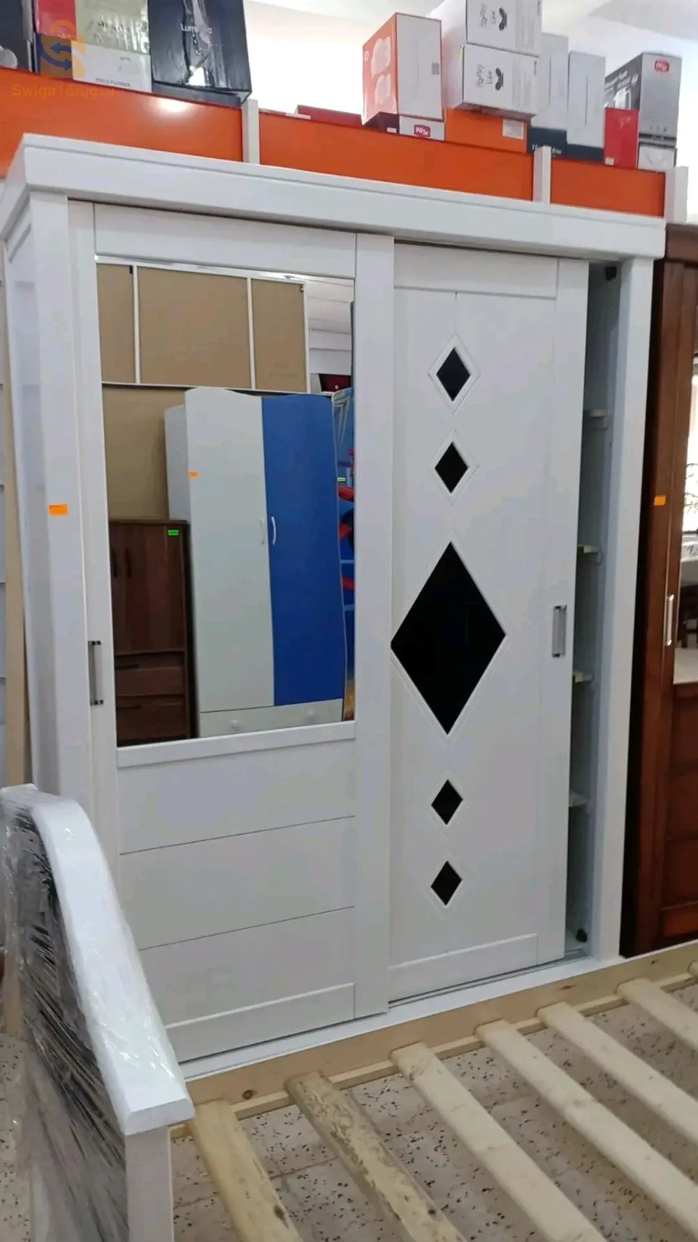 خزانة ملابس