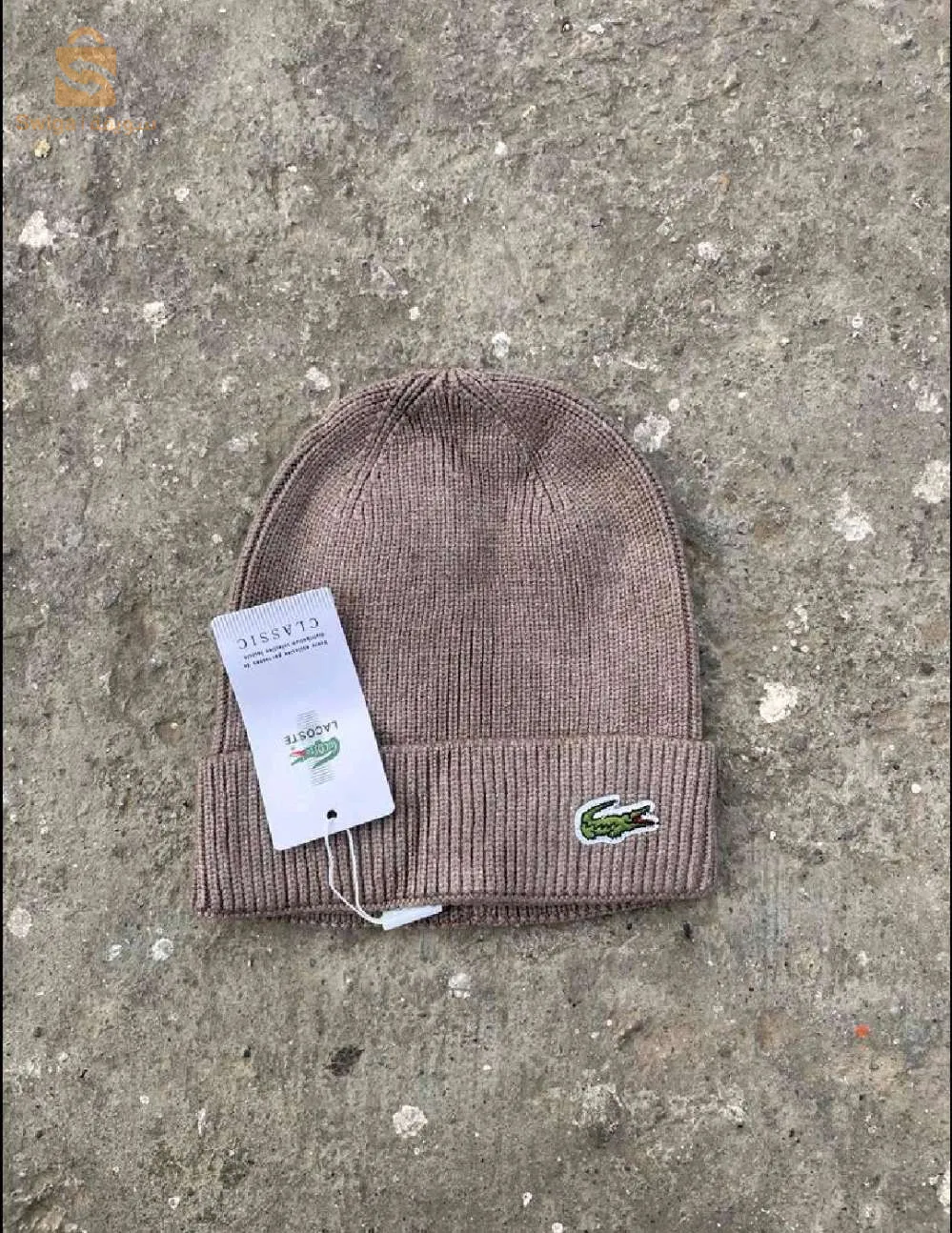 bonnet Lacoste et nike gris indisponible