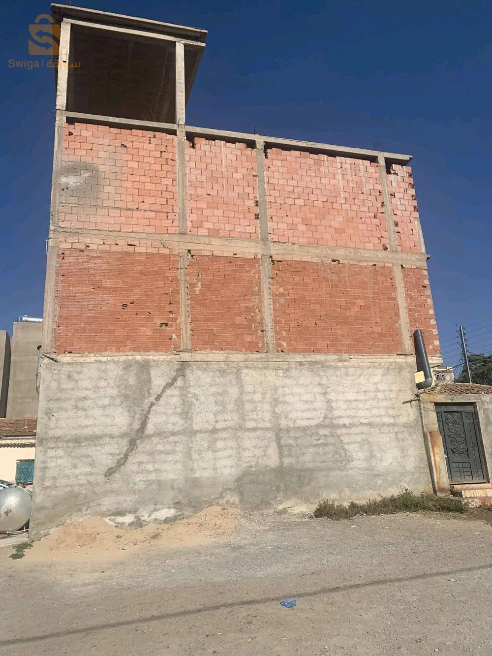 فيلا للبيع فيها زوج قراجات