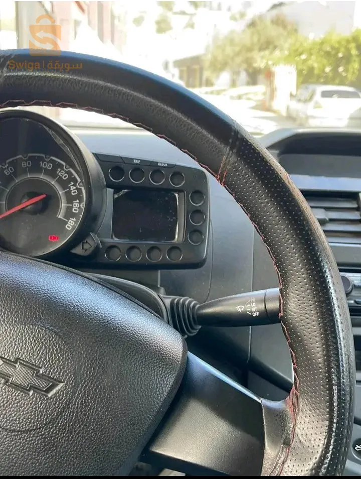 سيارة جديدة