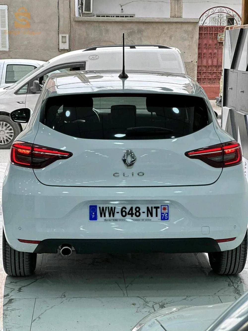 Clio blanche