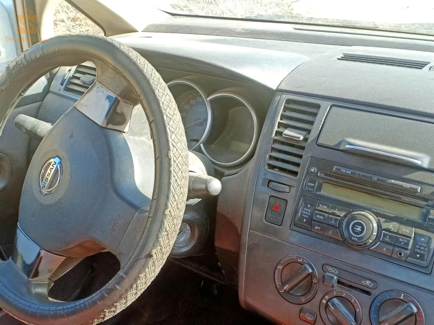 véhicule nissan tiida Sidon année 2011 a bon état