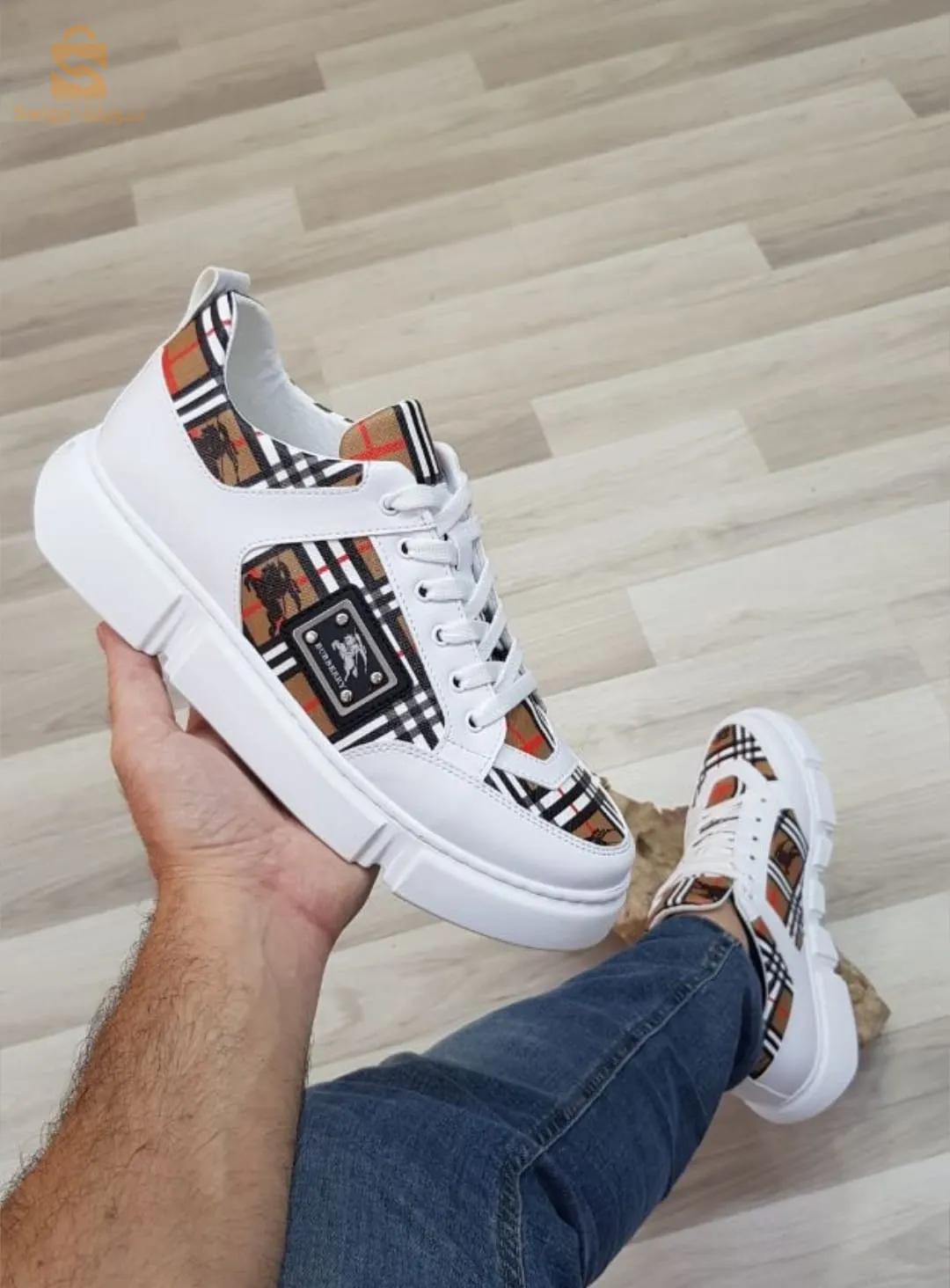 ملابس احدية