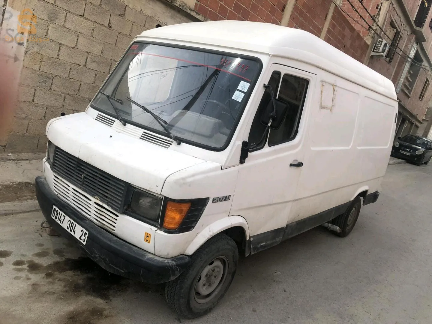 fiha vwal  3la bara matar lah y arak 4 pnawat