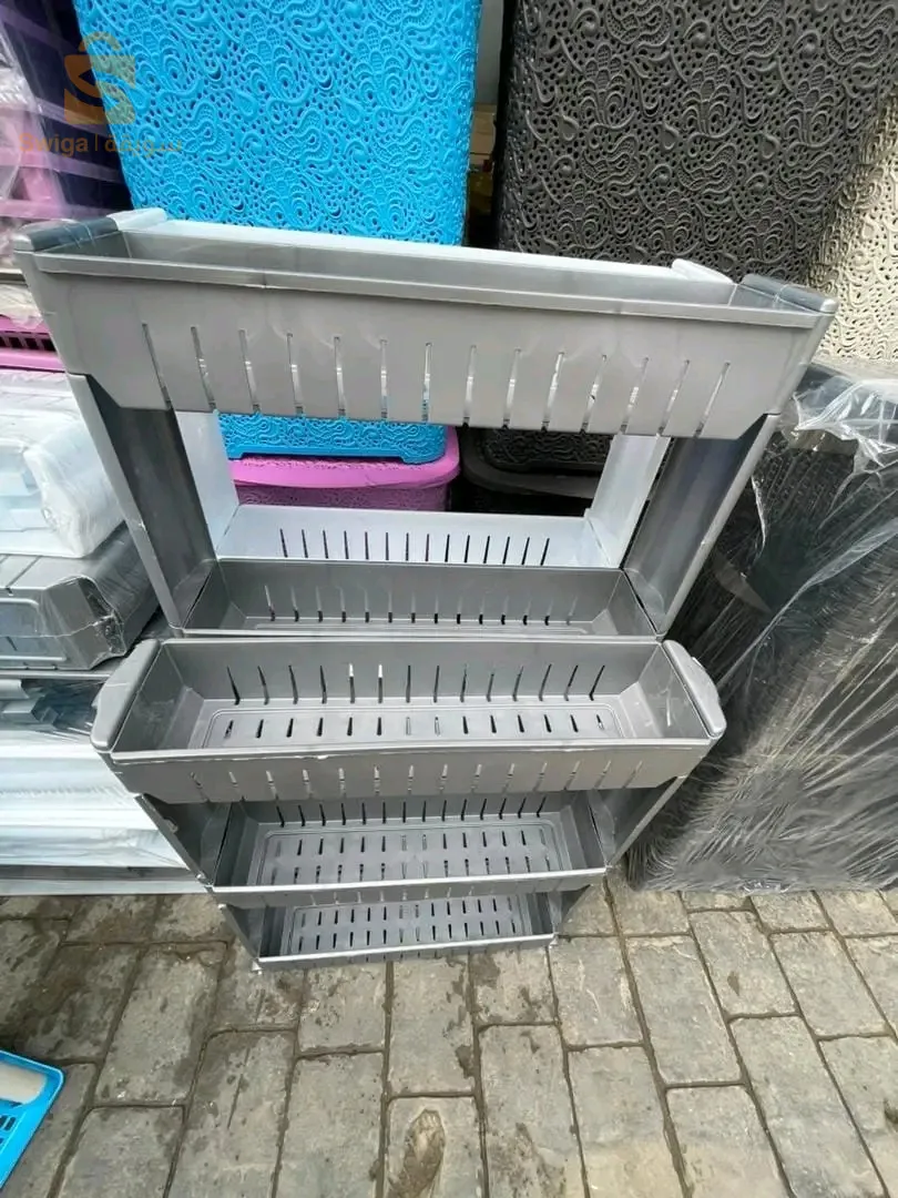 اواني بلاستيكية