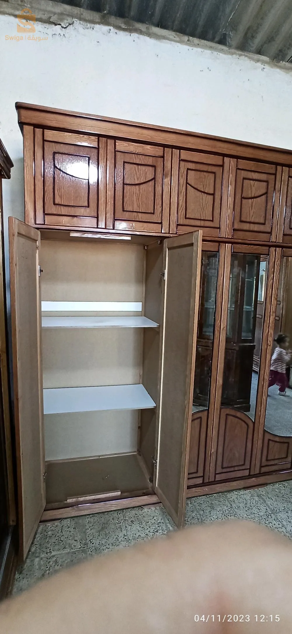 Armoire 12 portes
fabrication en bois rouge premier choix