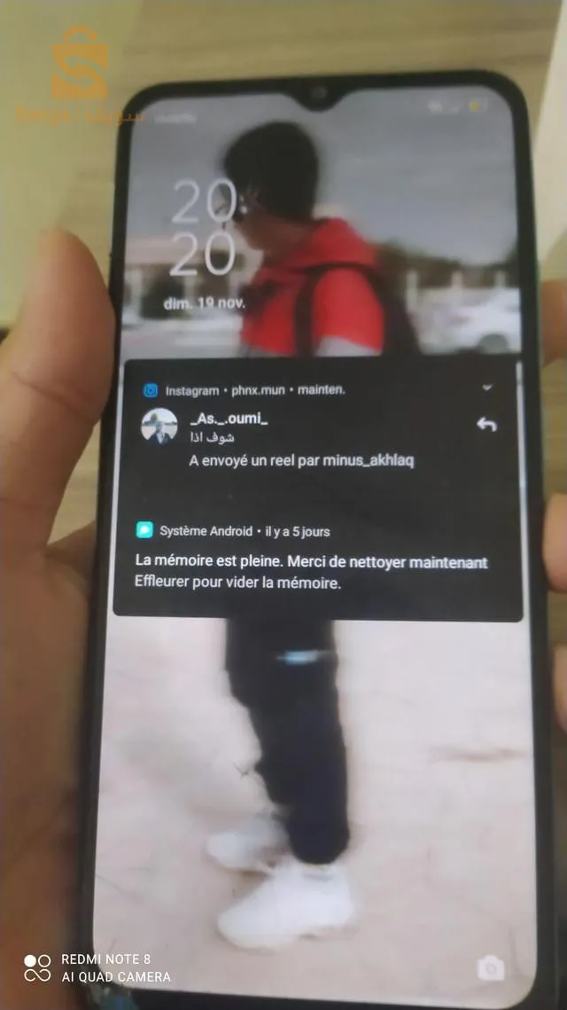 fille selfie, téléphone léger