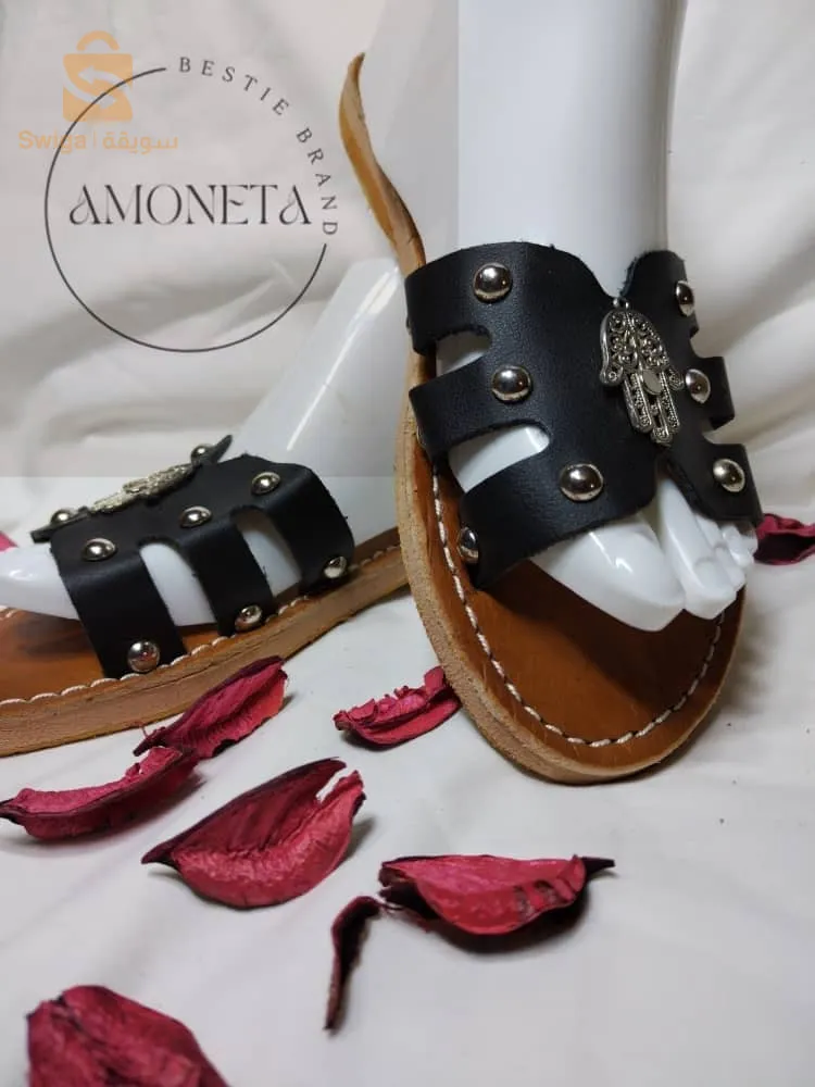 أحذية مغربية.