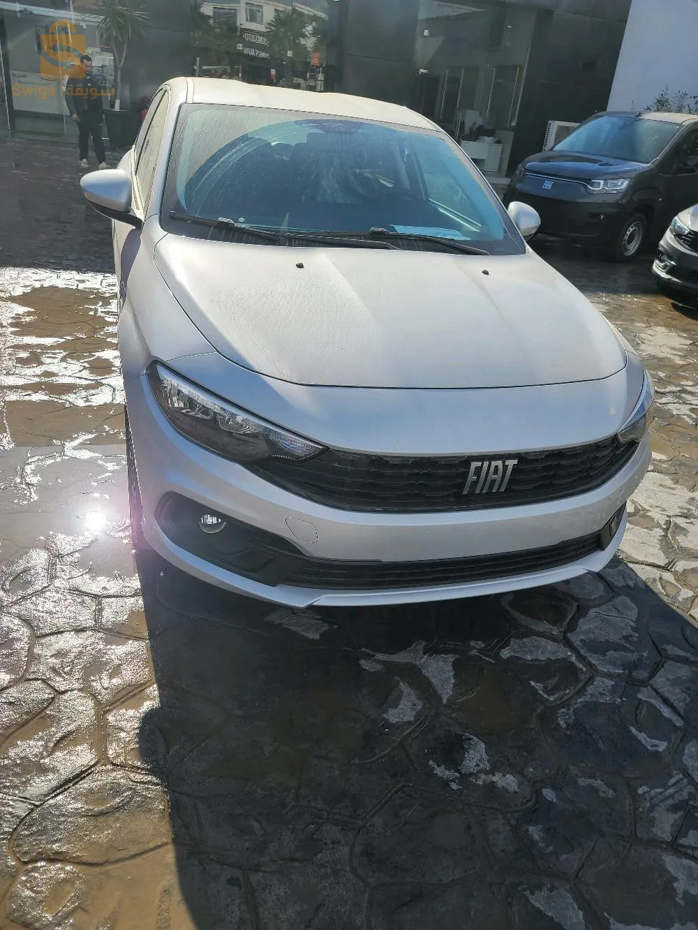 سيارة جديدة