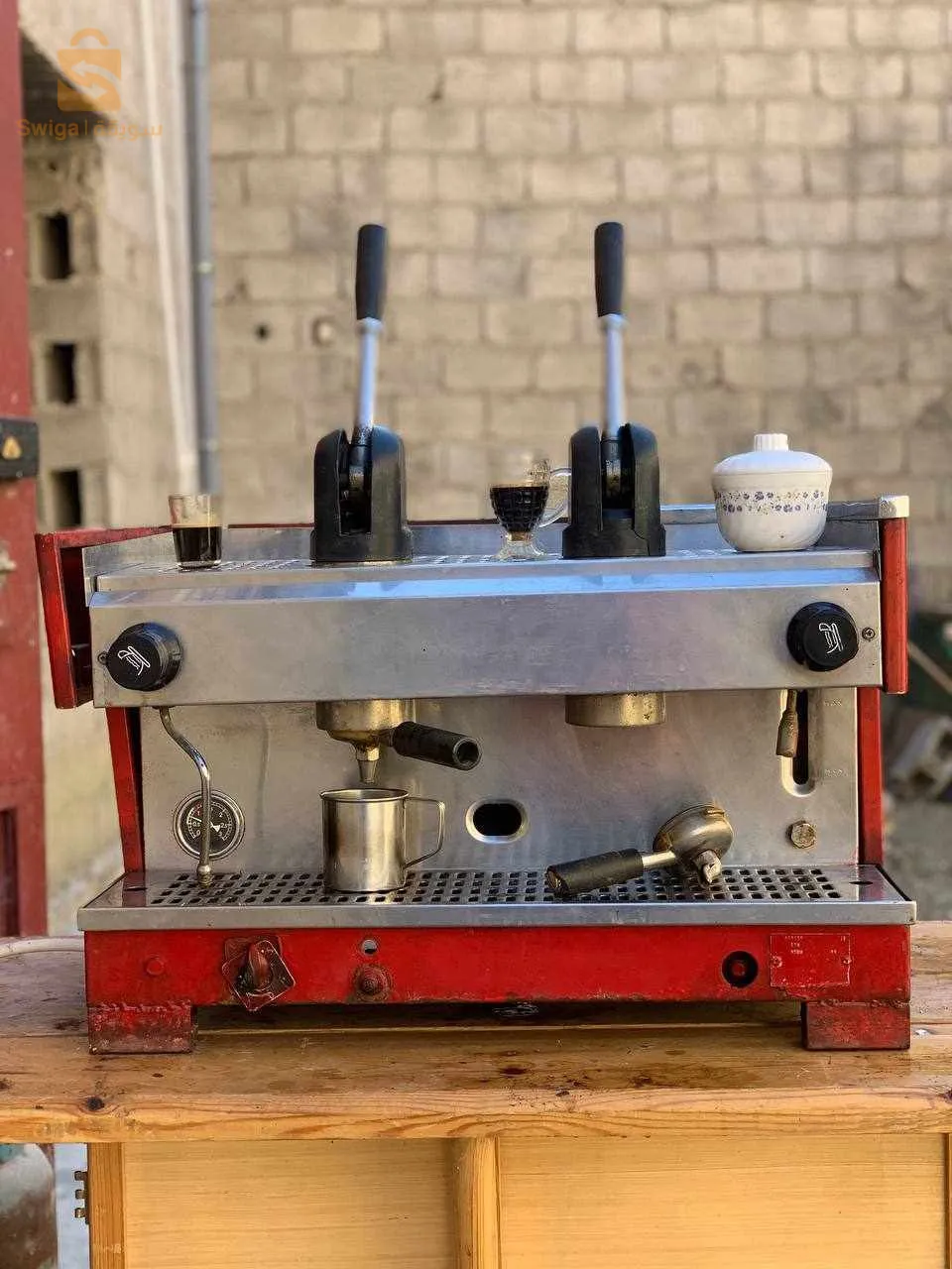 ماشينة قهوة ايطالية تخدم مليح مفيها حتى مشكل 07.90.80.59.18