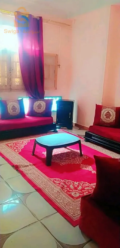 سكن للبيع حي الوئام قبل ثانوية ابن خلدون 150متر دفتر عقاري جميع المرافق متوفرة سكن مقيوم كامل متكون من 3قرجات وصالة مرحاض ودوش لتحت والشوق 5غرف ومطبخ ومرحاض ودوش ولاتيراس محوطة كاملة 0660333852
