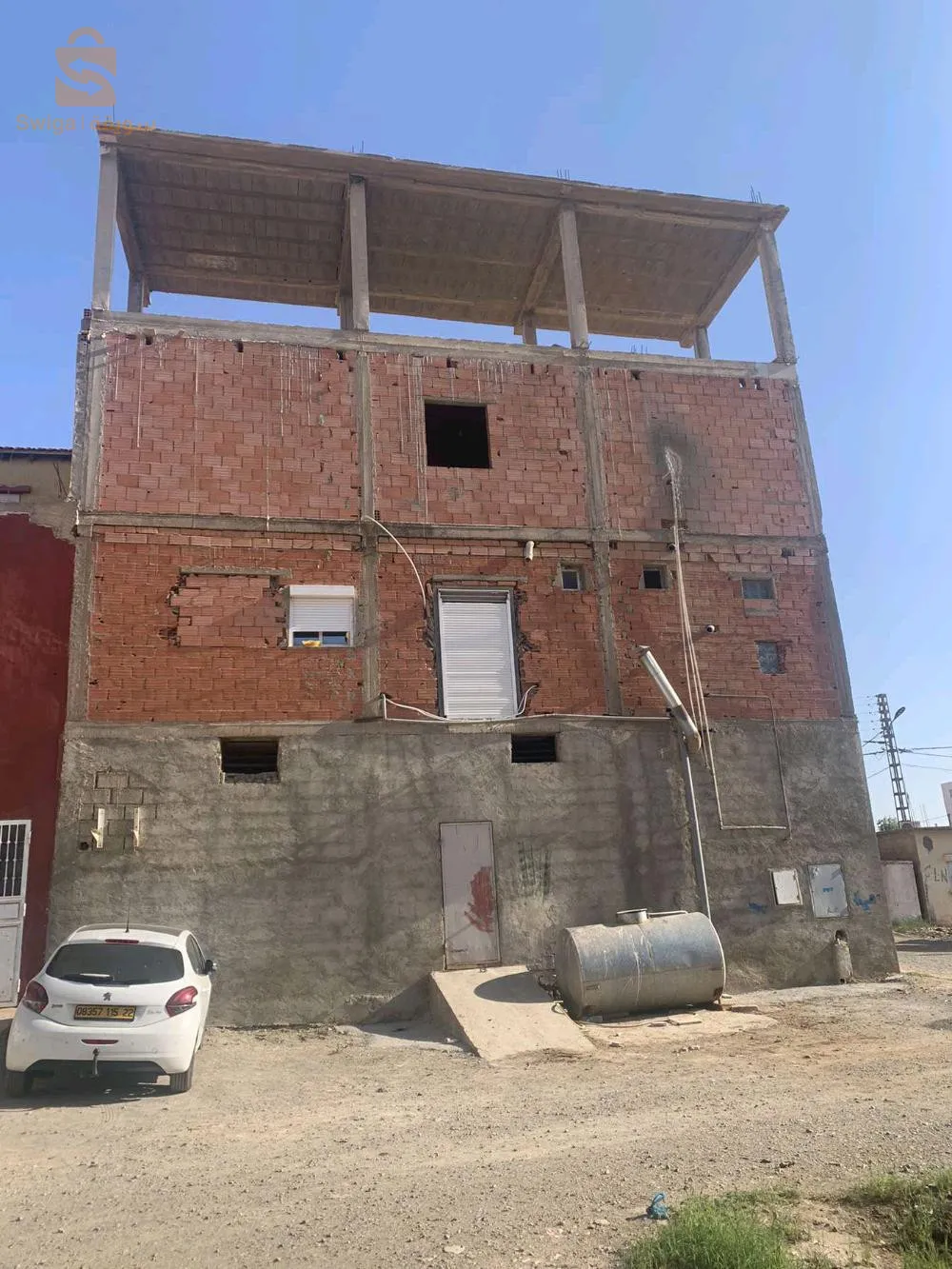 فيلا للبيع فيها زوج قراجات