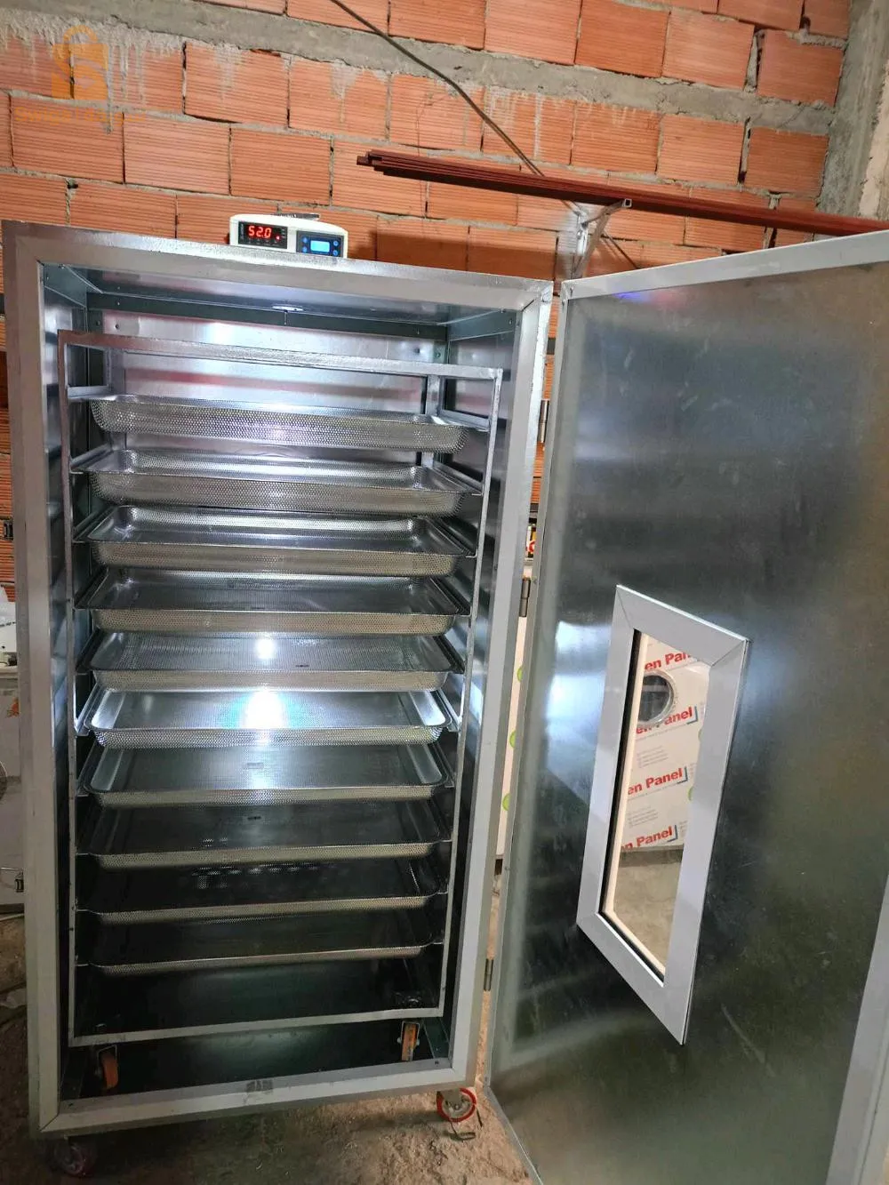 فقاسات و مجفف الخضر و الفواكه و العجائن پولينات