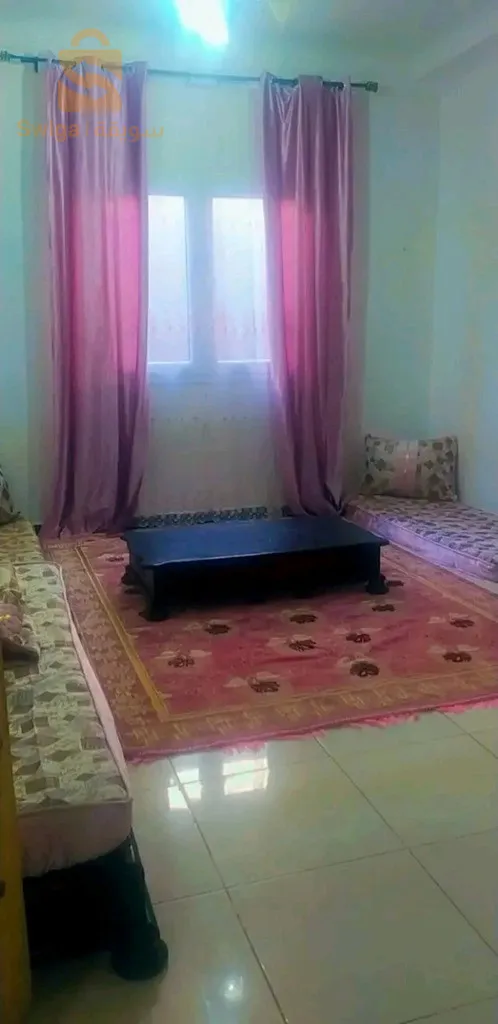 سكن للبيع حي الوئام قبل ثانوية ابن خلدون 150متر دفتر عقاري جميع المرافق متوفرة سكن مقيوم كامل متكون من 3قرجات وصالة مرحاض ودوش لتحت والشوق 5غرف ومطبخ ومرحاض ودوش ولاتيراس محوطة كاملة 0660333852