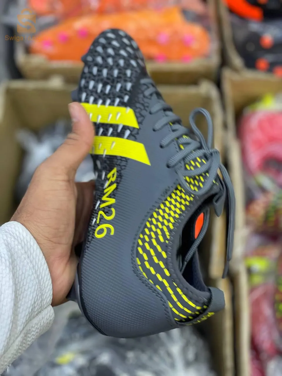 حذاء رياضي RM26