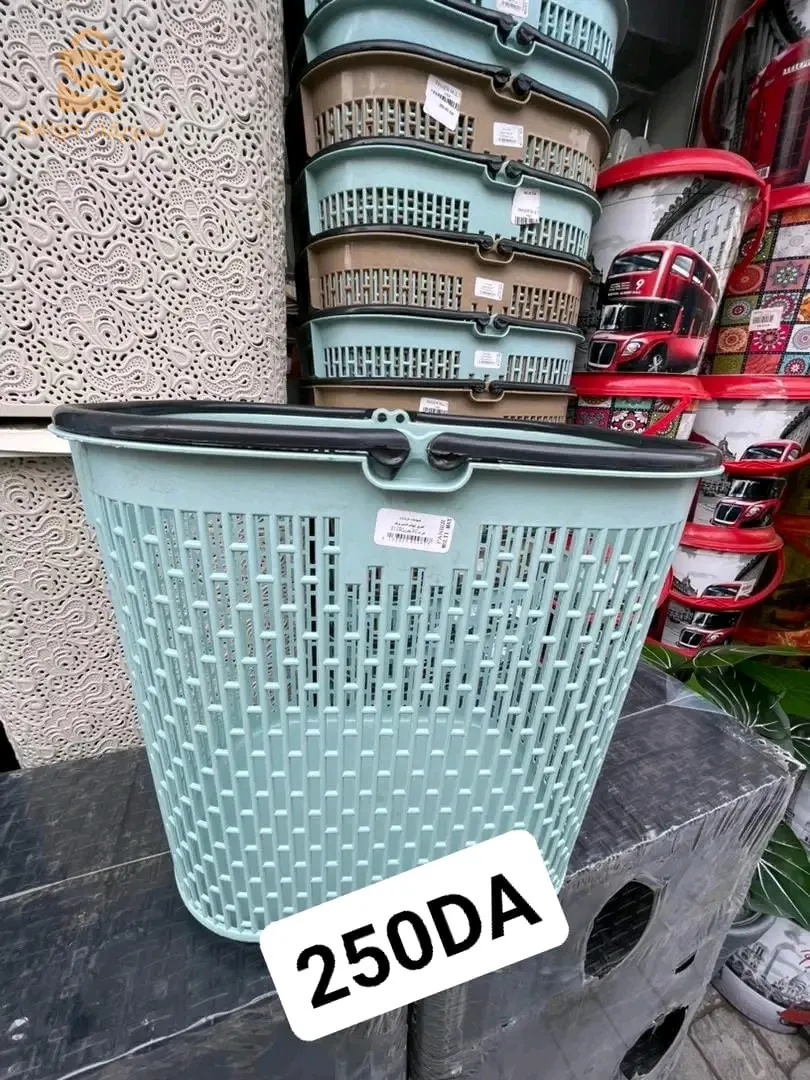 اواني بلاستيكية