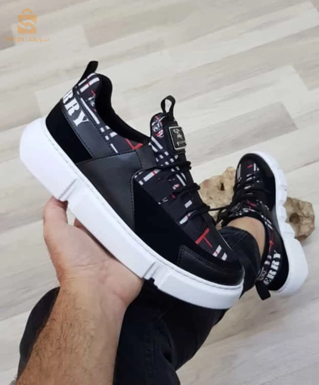 ملابس احدية