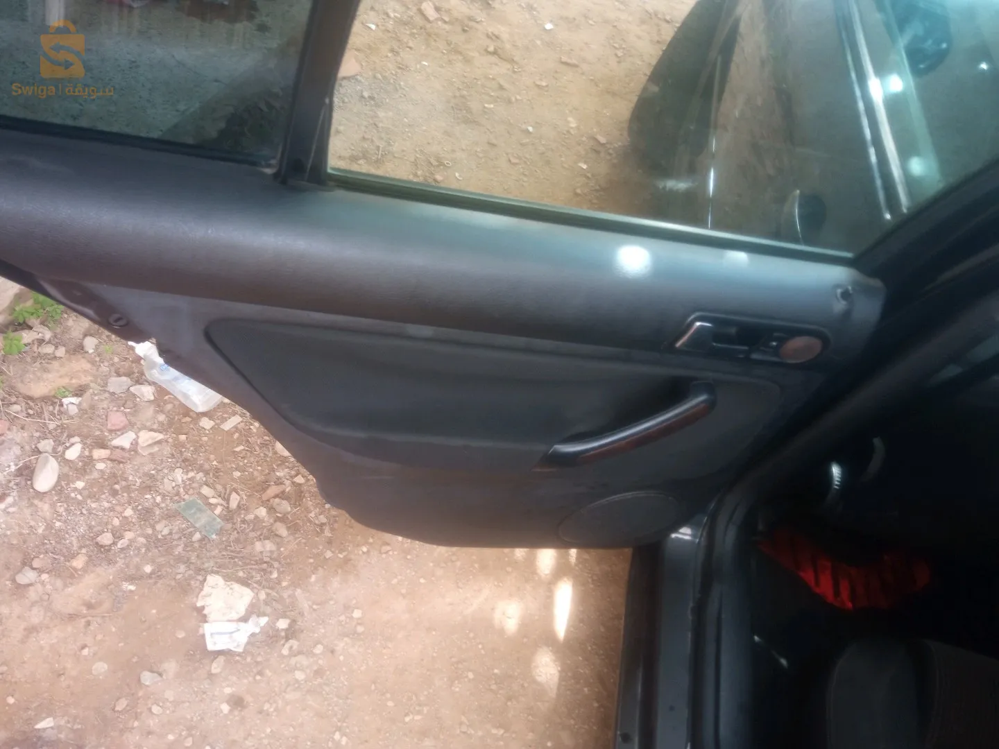 فيها مناجل بنتورة.  فوق الرودة برك.   الصالون سياج بيلوط.  الموتار.  150ch  التيراج ربي يبارك