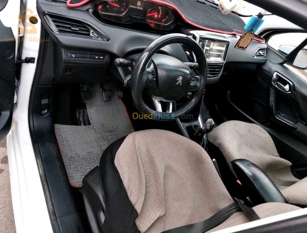 208 hdi 1.6 
ما فيها والو معاود