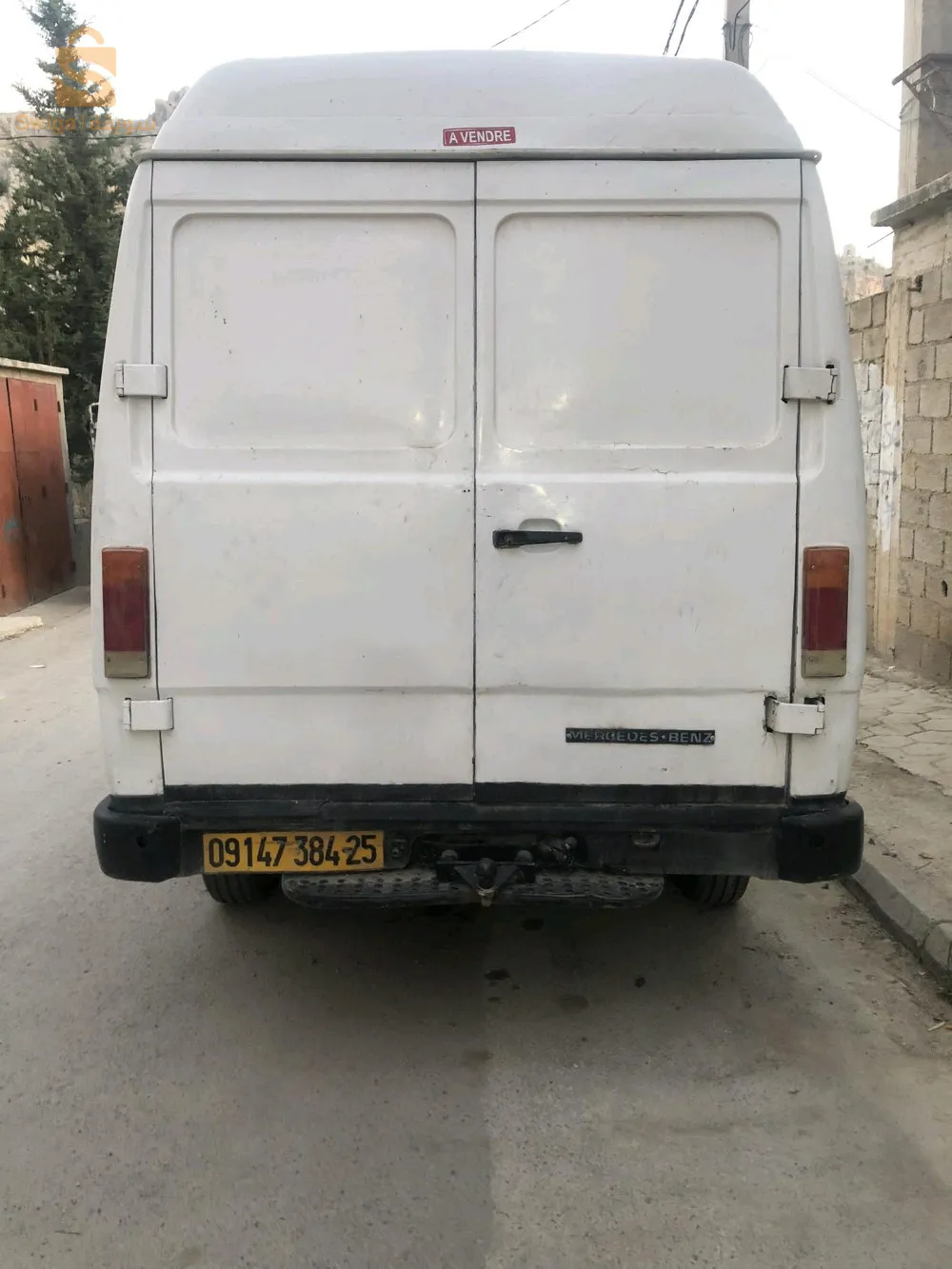 fiha vwal  3la bara matar lah y arak 4 pnawat
