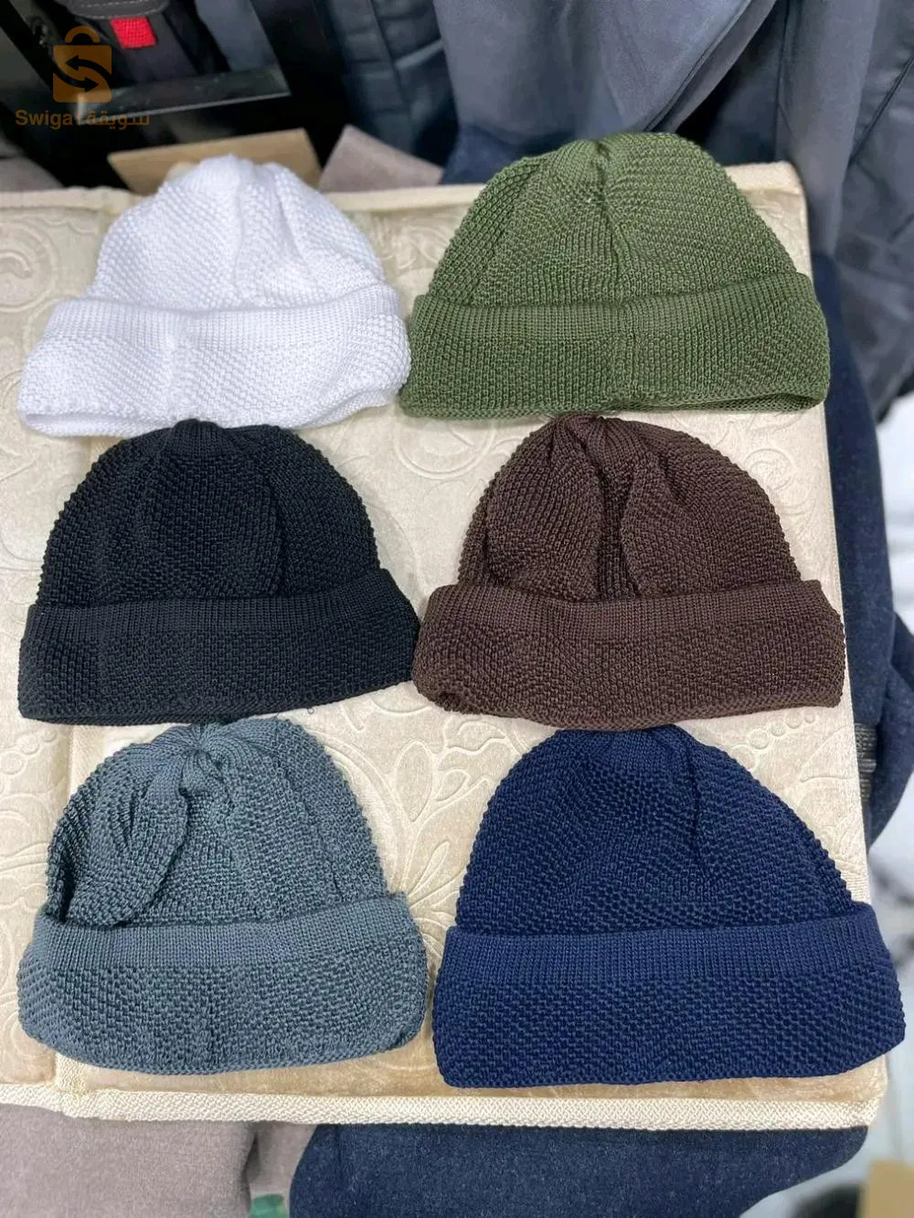 B. R.I بوني و كابيشون كاشمير و سروال كومبا