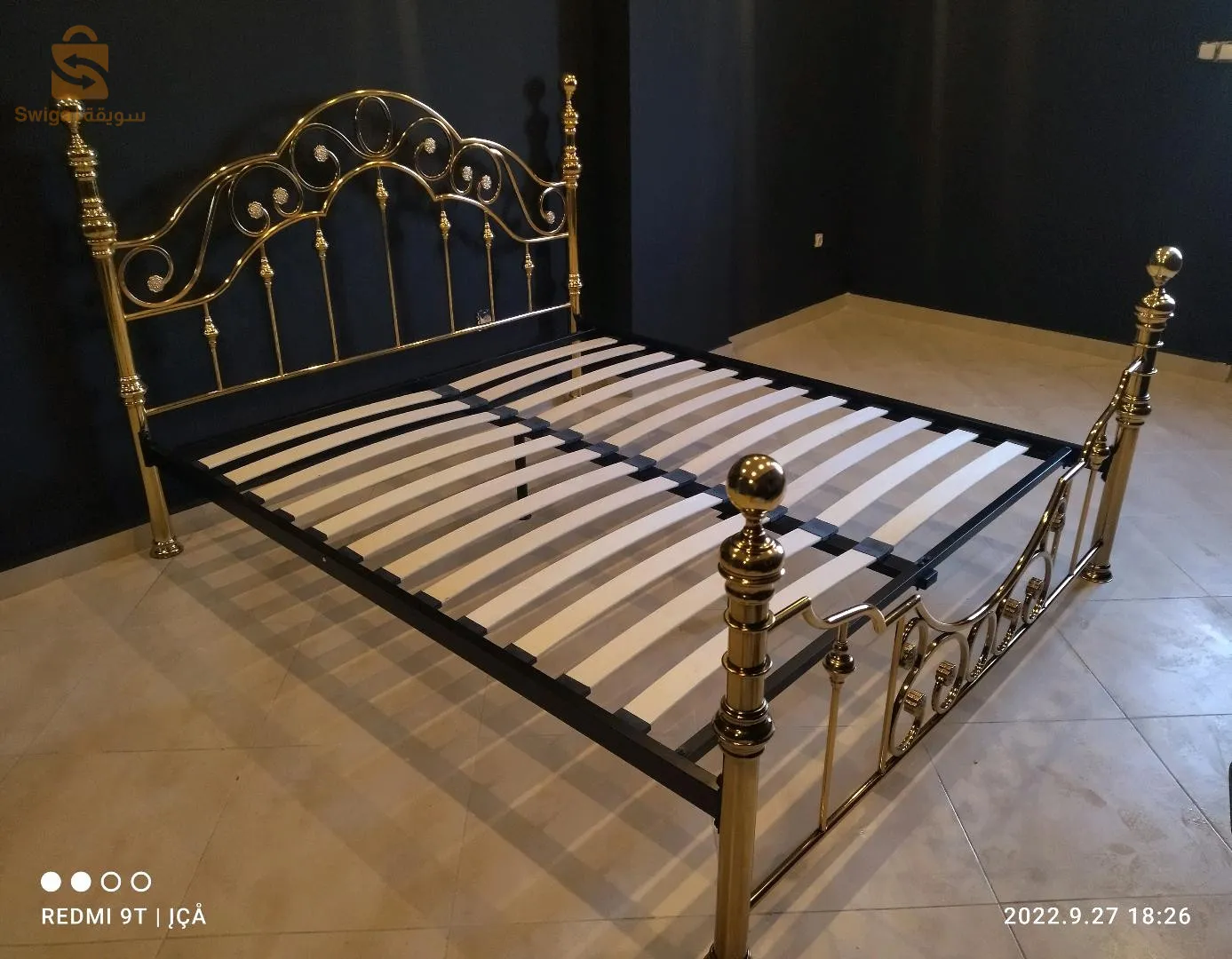 lit doré et chromé