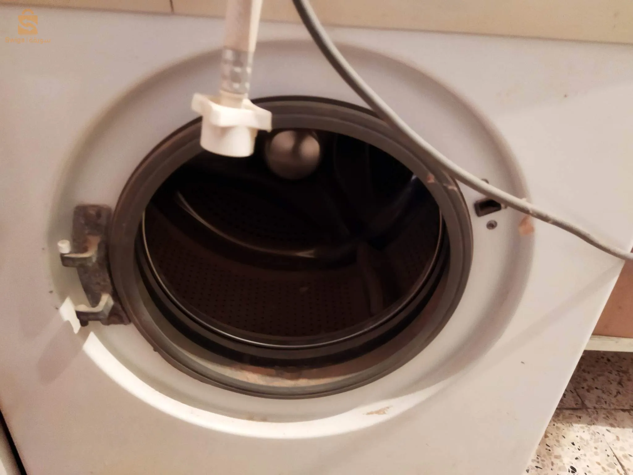 غسالة للبيع ينقصها باب