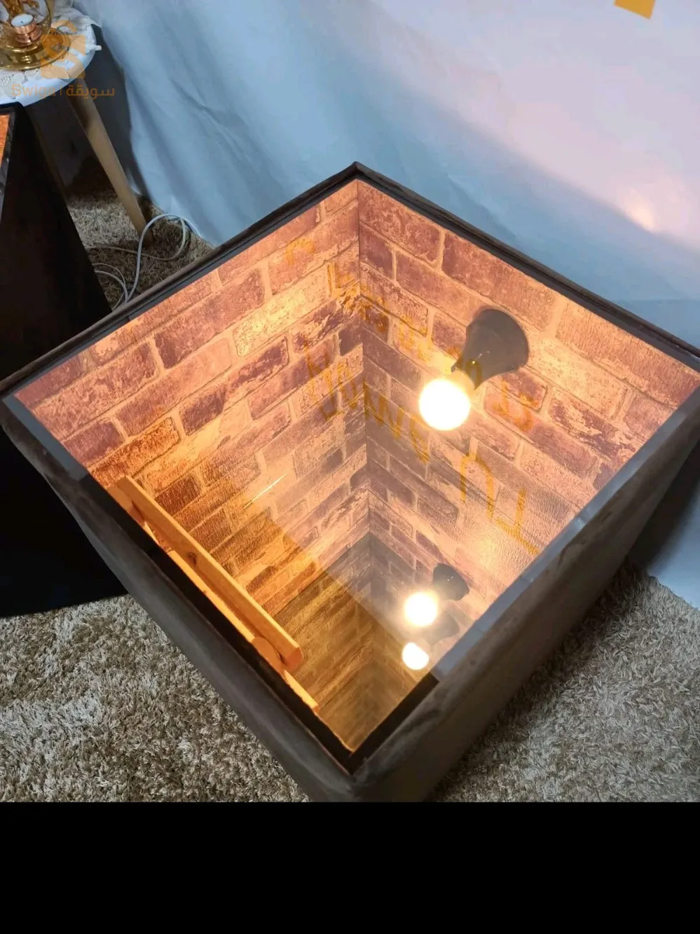 طاولة عصرية ثلاثية الأبعاد ) 3D (