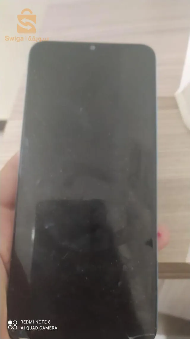 L'appareil Oppo A15 est un nouvel appareil qui n'a pas été beaucoup utilisé, une batterie puissante qui dure la moitié de la journée, une qualité de selfie jeune, un téléphone léger.