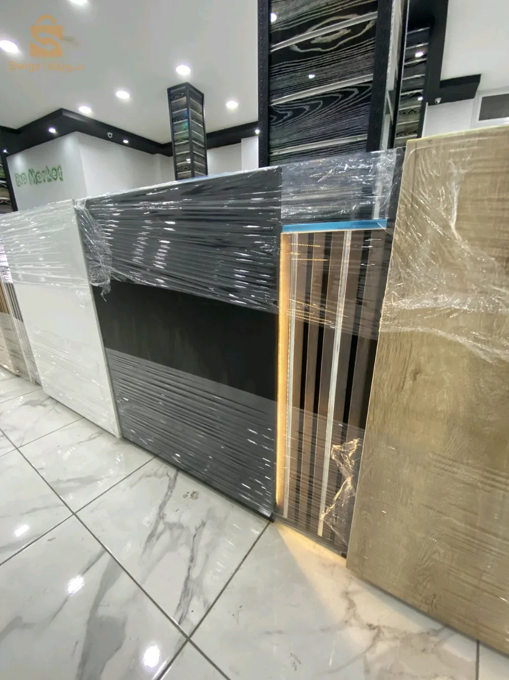 Caisse en bois modern avec les